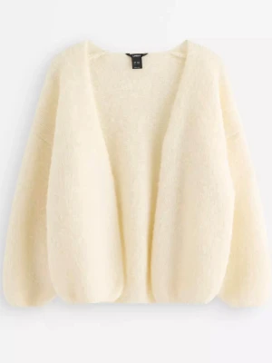 Beige kofta från Lindex - Mysig och oversized beige kofta från Lindex med öppen front och lång ärm, jättebra skick o sparsamt använd. Trendig!! Nypris 400kr 💕Skriv om du undrar nått, kolla min profil för annat snyggt!!