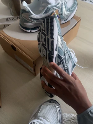 Asics gel kayano 14 - pris kan diskuteras, de finns bara 1 par blå kvar