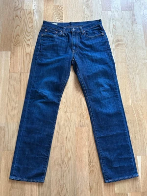 Levi’s 514 Jeans - Mörkblå Levi’s Jeans Modell 514. Strl W32 L32