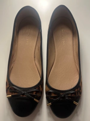 leopard ballerinaskor - köptes här på plick så jag har aldrig använt dom. säljer för dom tyvärr var för små😢🩷🩷