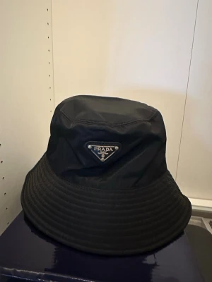 Bucket hat - perfect for the summer, price can be discussed !