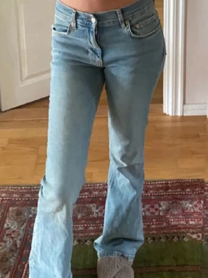 Jeans - Utsvängda jeans i bra skick. 