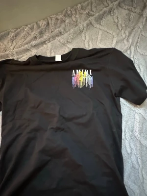 Svart t shirt  - Helt ny oanvänd 