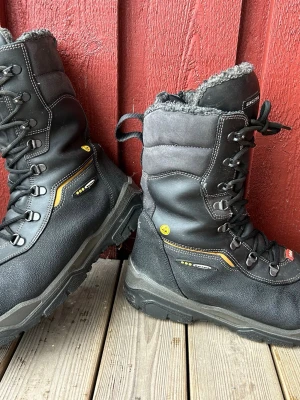 Arbetsskor(44)Jalas,Skyddskängor  - Sparsamt använda Jalas 1808 Skyddskängor. Nypris ca 2500:-