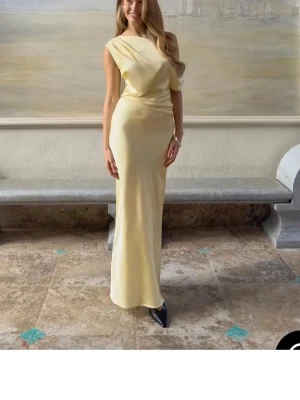 Gul balklänning från gina💛 - Helt ny balklänning, slutsåld på hemsidan💛