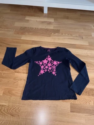 Topp stl 146/152 - Topp från Pepperts! i storlek 146/152.  100% bomull.  Fint skick. 