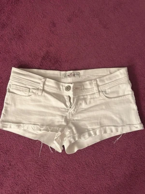 hollister shorts - Superfina hollistershorts som är perfekta till sommaren!!🥰❤️ strl: W26