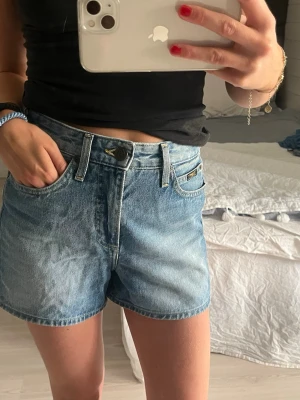 Superfina Lee shorts i W25 - Superfina Lee shorts i W25