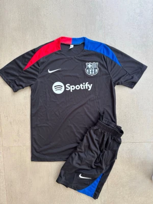 Svart FC Barcelona träningsset - Helt ny ,storlek S 