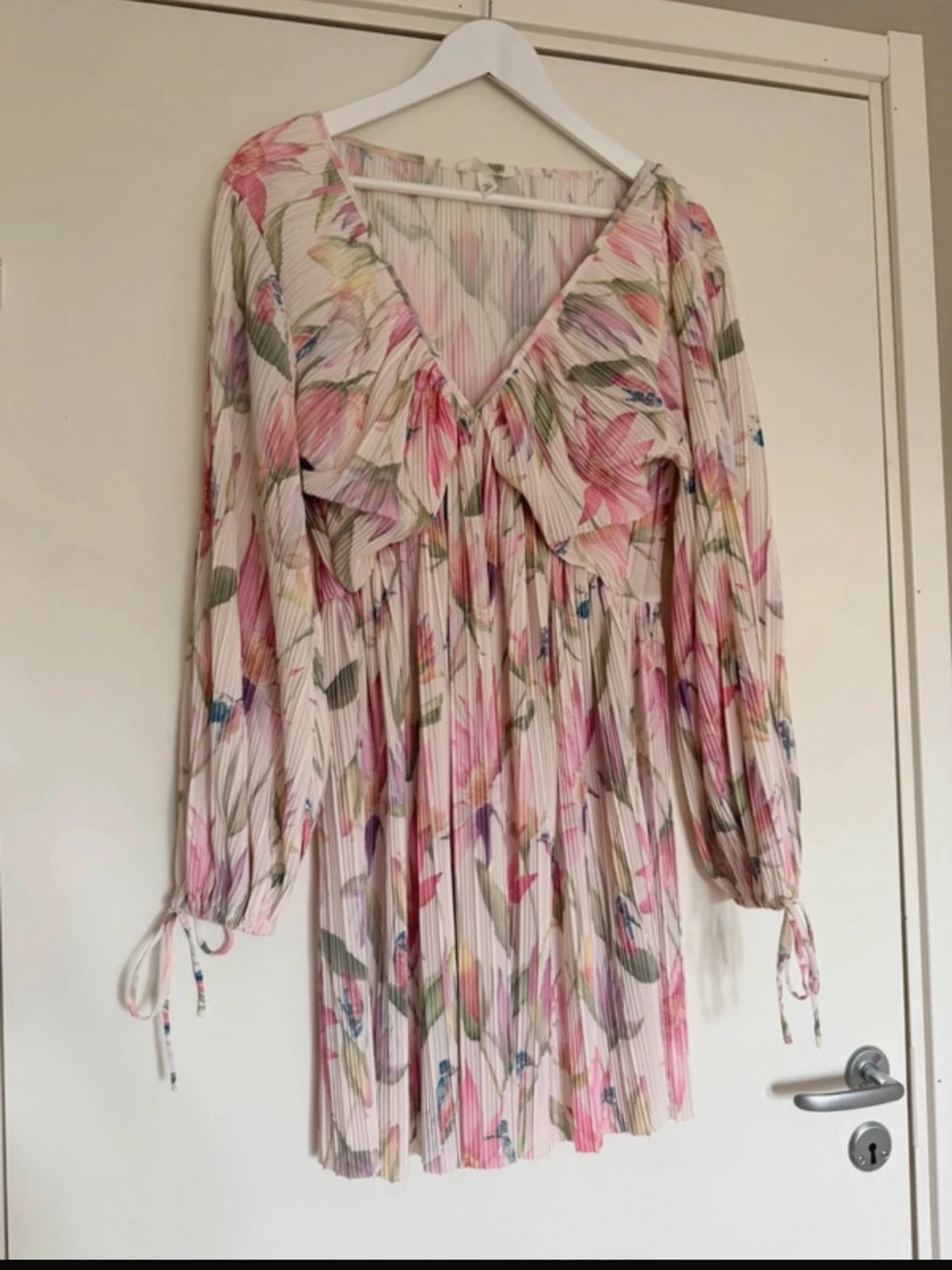 Blommig kortklänning från H&M - 1