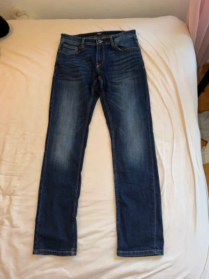 Jeans - Mörkblå Smog jeans i storlek W30 / L32. Supersnygga och perfekt skick! Lappen är dock inte i toppform, se sista bilden. 