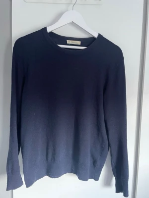 Kashmir Tröja - Säljer en helt perfekt Kashmir-sweatshirt från märket Camicissima, köpt i Italien. Försikitgt använd och i väldigt bra skick! | storlek s passar även xs | hör av er vid frågor!