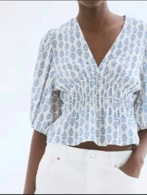 Populär Hm blus - Använd 1 gång så i nytt skick. Storlek M men passar S