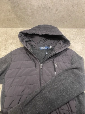 Ralph Lauren Cardigan - Ralph Lauren Cardigan | Skick: 9/10 | Storlek: S | Pris: 1499kr | Hör av er vid mer frågor | Mvh Leon