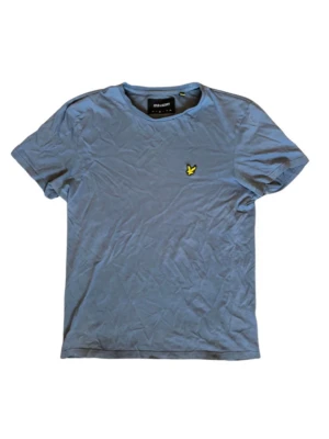 Lyle & Scott T-Shirt - Säljer min blåa Lyle & Scott T-Shirt. Bra skick, i storlek M. Skriv gärna till mig vid frågor/funderingar!