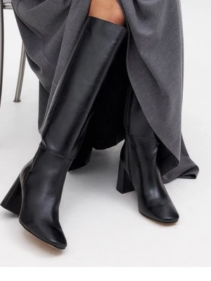 Boots NAKD - Säljer helt oanvända knähöga boots från NAKD i storlek 39. Nypris 1499! Pris kan alltid diskuteras