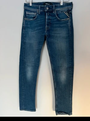 Blå jeans från Replay - Mycket gott skick knappt använd Storlek w28L32