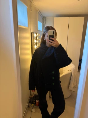 Teddyjacka  - Blå teddyjacka från Gina ❤️perfekt till vardags och till våren men kommer tyvärr inte till användning längre.