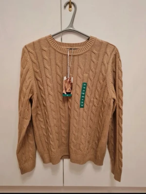 Kaschmir tröja, storlek 16 / XL - Mjuk och skön tröja mot kroppen från Crew Clothing Company.