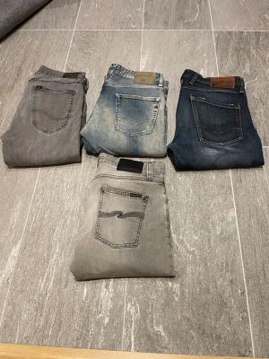 Jeans bundle - Säljer jeans jag inte använder längre, styckpris 450 kr (förutom Lee jeansen). Köper du flera fixar jag ett bra paketpris. Alla jeans är använda men väl omhändertagna. Skriv privat för mer info/bilder med de på!