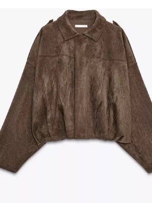 Brun zara jacka  - säljer denna mocka jacka från zara i storlek S använt fåtal gånger 💕