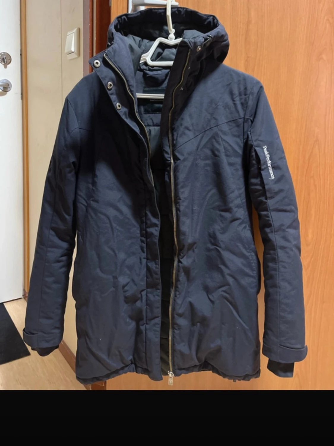 Mörkblå parkas från Peak Performance