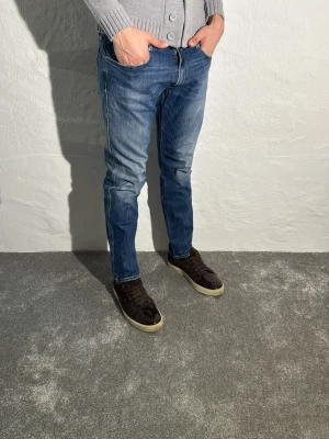 Replay jeans  - Ett par snygga byxor från Replay i storlek W36 L32 i modellen Anbbas 
