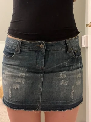 Snygg jeanskjol - Jättefin jeanskjol i strl M men passar även en S