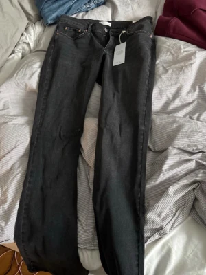 Gina tricot jeans - BikBok Low Waist Bootcut Jeans – New With Tags  These stylish low waist bootcut jeans from BikBok are a perfect mix of classic and trendy. Designed with a low-rise waist and a flattering bootcut fit, they sit comfortably on the hips and slightly flare from the knee down, creating a balanced and elongated silhouette. The faded black wash gives them a cool, vintage-inspired look that works with many different outfits.  