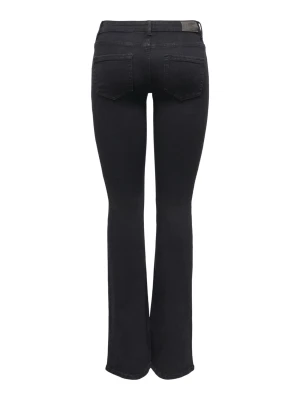 Svarta lågmidjade bootcut jeans  - Snygga svarta lågmidjade bootcut jeans från only med utsvängda ben. Jeansen har en låg midja och är tillverkade i stretchigt denimtyg för en bekväm passform. Perfekta för dig som gillar en tidlös och trendig look. Formar kroppen bra och nästan helt nya (lite trampade nere på vänster men jätte lite) storlek S/30. Nypris 549