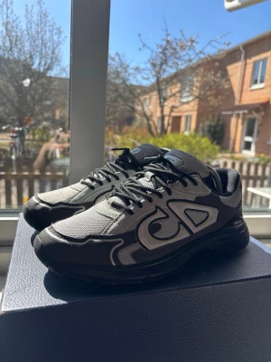 D b30 - Skorna är perfekt skick och låda tillkommer! Skriv gärna för mer info!😁