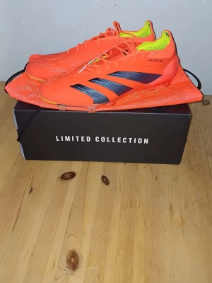 Adidas predator elite fg limited edition - Adidas predator, fg, storlek 44, använda typ 5 gånger, köpta på unisport, låda och påse medföljer
