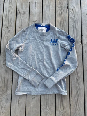 Abercrombie & fitch longsleave - Skit fet Abercrombie & fitch longsleave, knappt använd och sitter perfekt