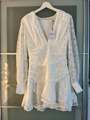 Studentklänning showpo - Jättefin Studentklänning från showpo som tyvärr var lite för stor. Endast testad 🥰