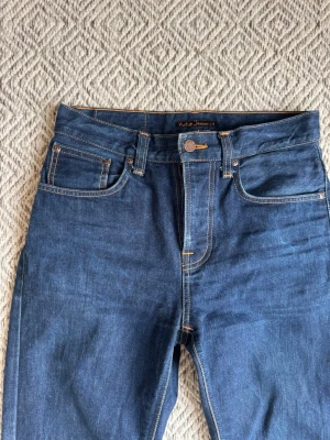 Nudie jeans - Nudie jeans - modell: Sleepy Sixten - skick: 9/10 - storlek: W28/L28