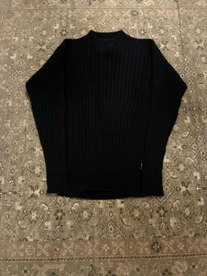 Vintage Levi’s long sleeve  - Says (L) fits like (M)