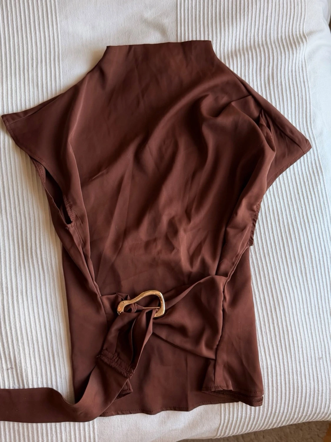 Brun topp med bälte 