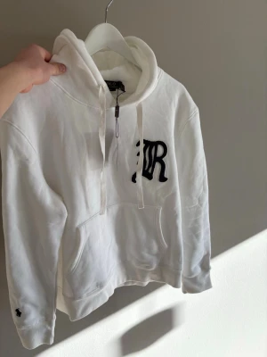 Ralph Lauren hoodie  - Sjukt fet Ralph Lauren hoodie! Helt ny med tags kvar, storlek L. Perfekt till många tillfällen! Hör av er vid frågor!
