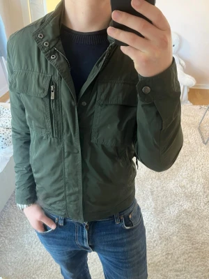 Massimo Dutti Field Jacket - Massimo dutti  | Bra skick | Size - M | Pris 749 | Hör av dig vid minsta fråga eller fundering📩