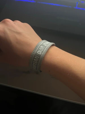 Christian dior armband  - Sitter bra och är nästan nytt. 