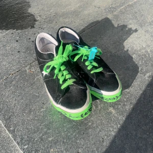 Converse One Star Ox Sad Boys collection - Använda 3ggr så ser ut som nya.  Yung lean. Ändrat pris pga inga sulor. Enkelt att lösa 