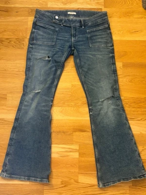 Lågmidjade gina tricot jeans  - Knappt använda! Storlek L 14+, så en stor M typ! 