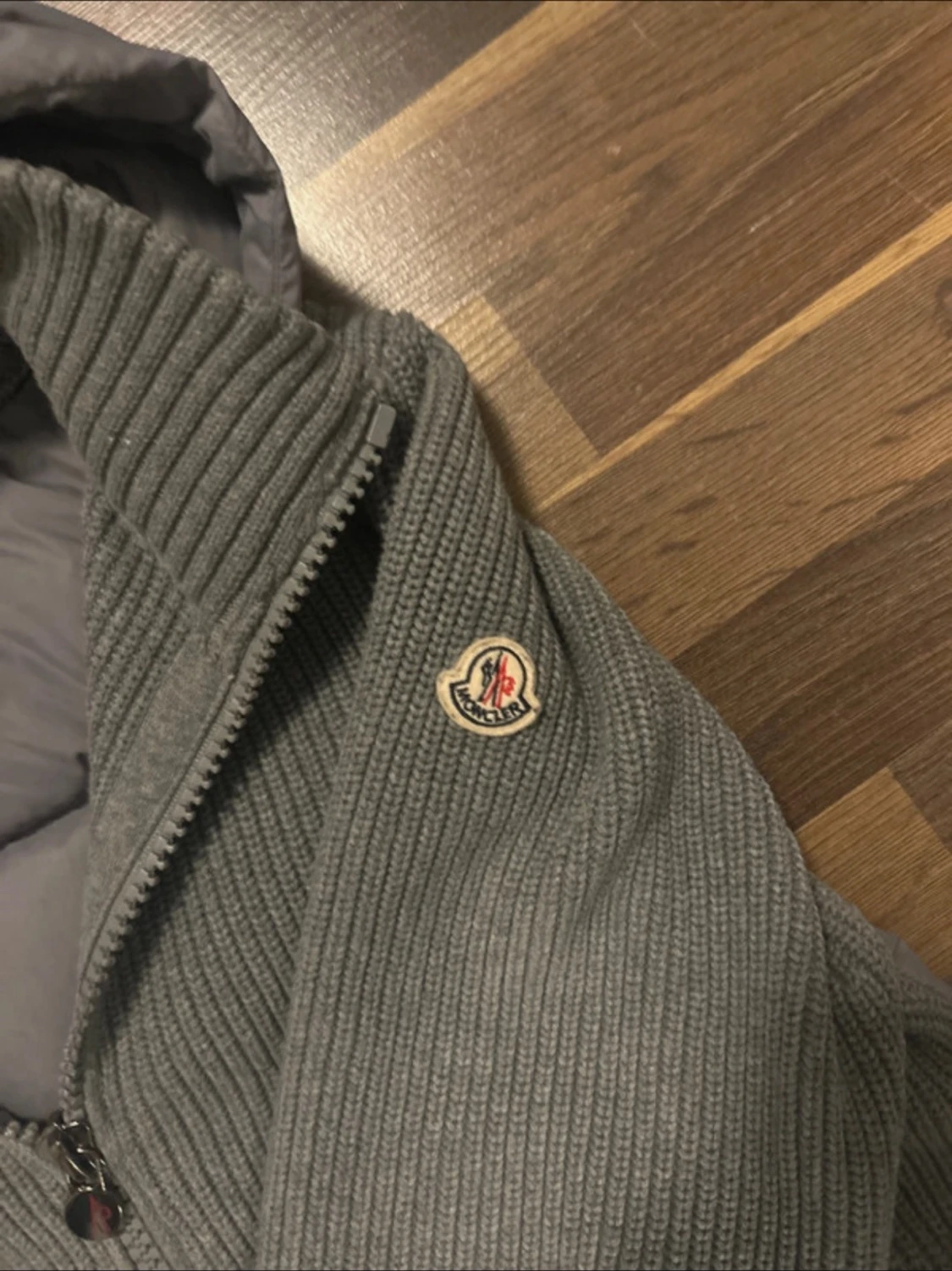 Grå pufferjacka från Moncler - 2