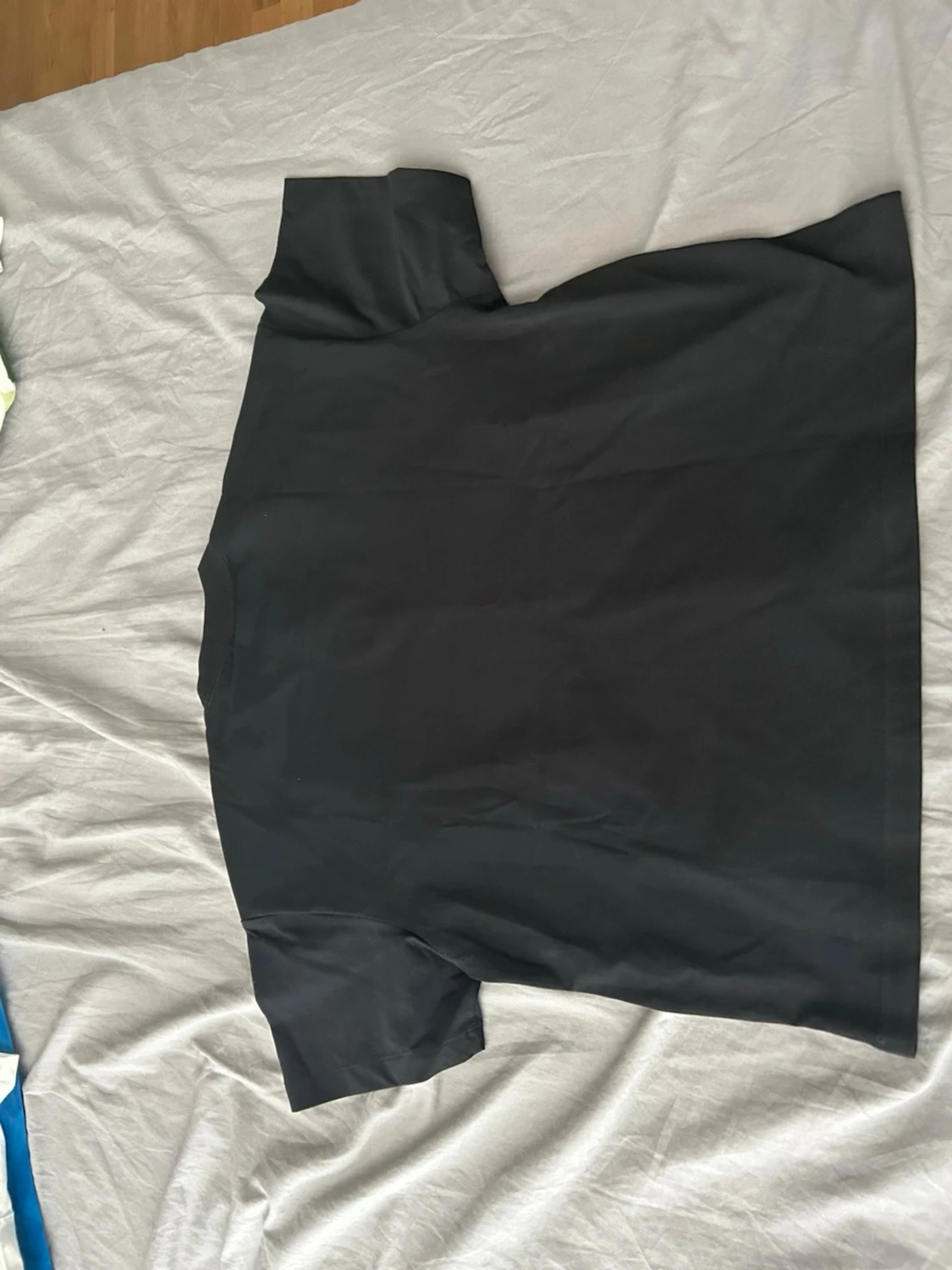 Svart t-shirt med rosa tryck  - 1