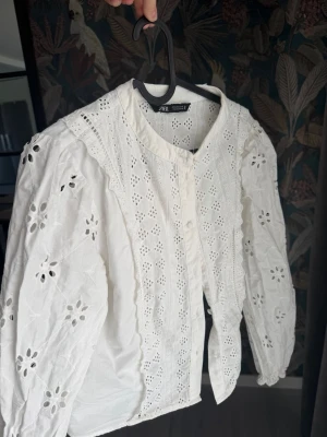 Blus - Zara - Jättefin blus från Zara i storlek S💗