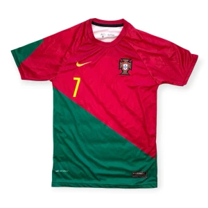 Portugal Landslagströja, Ronaldo#7, Strl 176 - Helt ny, högkvalitativ replika  Storlek: 176  Pris: 299kr Leverans: Skickas inom 24 timmarObservera: Begränsat antal i lager – först till kvarn gäller  