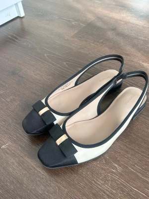 Ballerinaskor med slingback - Skor från Diechman. Skriv för mer info