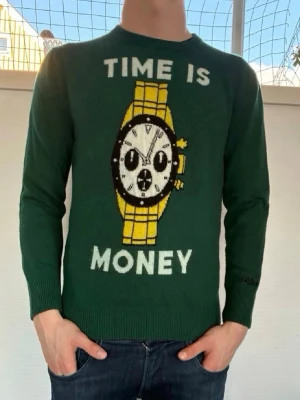 MC2 saint barth tröja  -  Sällsynt MC2 saint barth tröja med texten ”TIME IS MONEY” och den är av material kashmir| storlek:L| pris: 1599kr| skick: 9,8/10| hör av dig vid minsta lilla fundering eller fråga| 