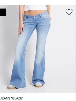 Lågmidjade bootcut jeans BLAZE - Har aldrig använt köpte ett par o sydde upp dom men blev för korta, så passar till någon som är lite kortare. Skriv privat för info💗