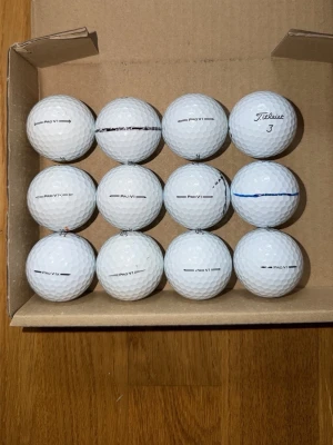 Titleist Pro V1 golfbollar 12-pack A-klass - Titleist Pro V1 golfbollar 12-pack A-klass